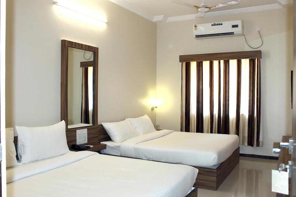 Oyo 4316 Hotel Sai Empire Shirdi Habitación foto