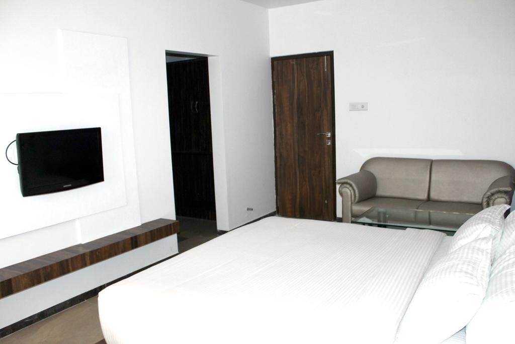 Oyo 4316 Hotel Sai Empire Shirdi Habitación foto
