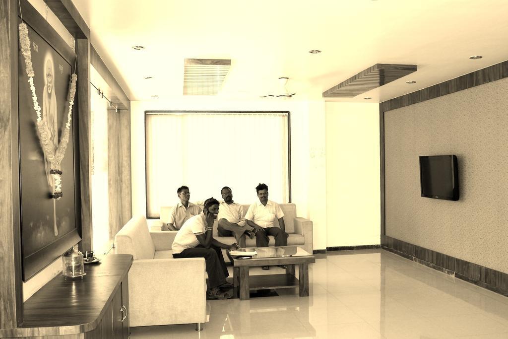 Oyo 4316 Hotel Sai Empire Shirdi Exterior foto